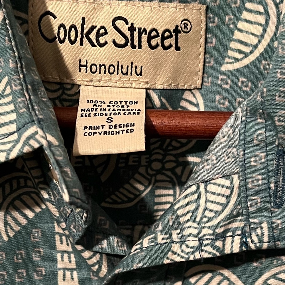 Cooke St Honolulu 100% cotton shirts. Med & Lg. Short sleeve. Like-new condition - Picture 6 of 6